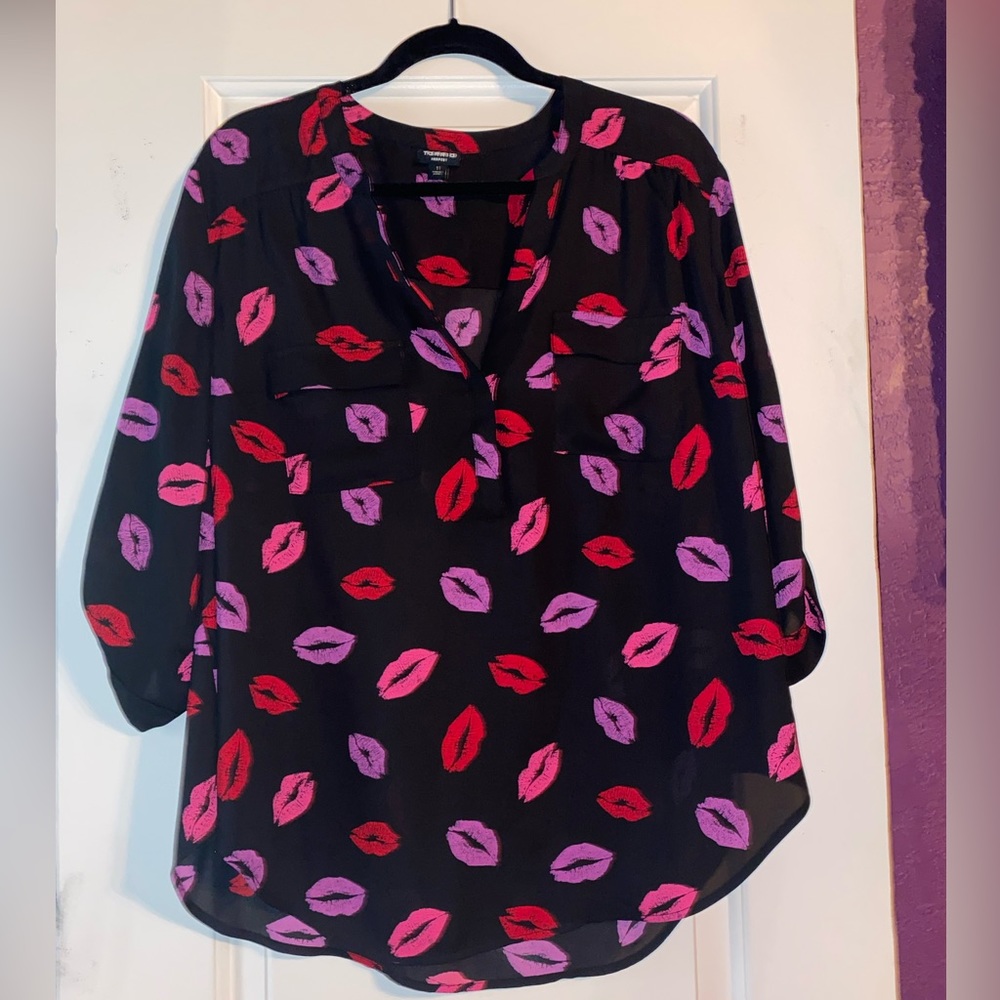 Torrid 3/4 sleeve kiss lips georgette top 1x